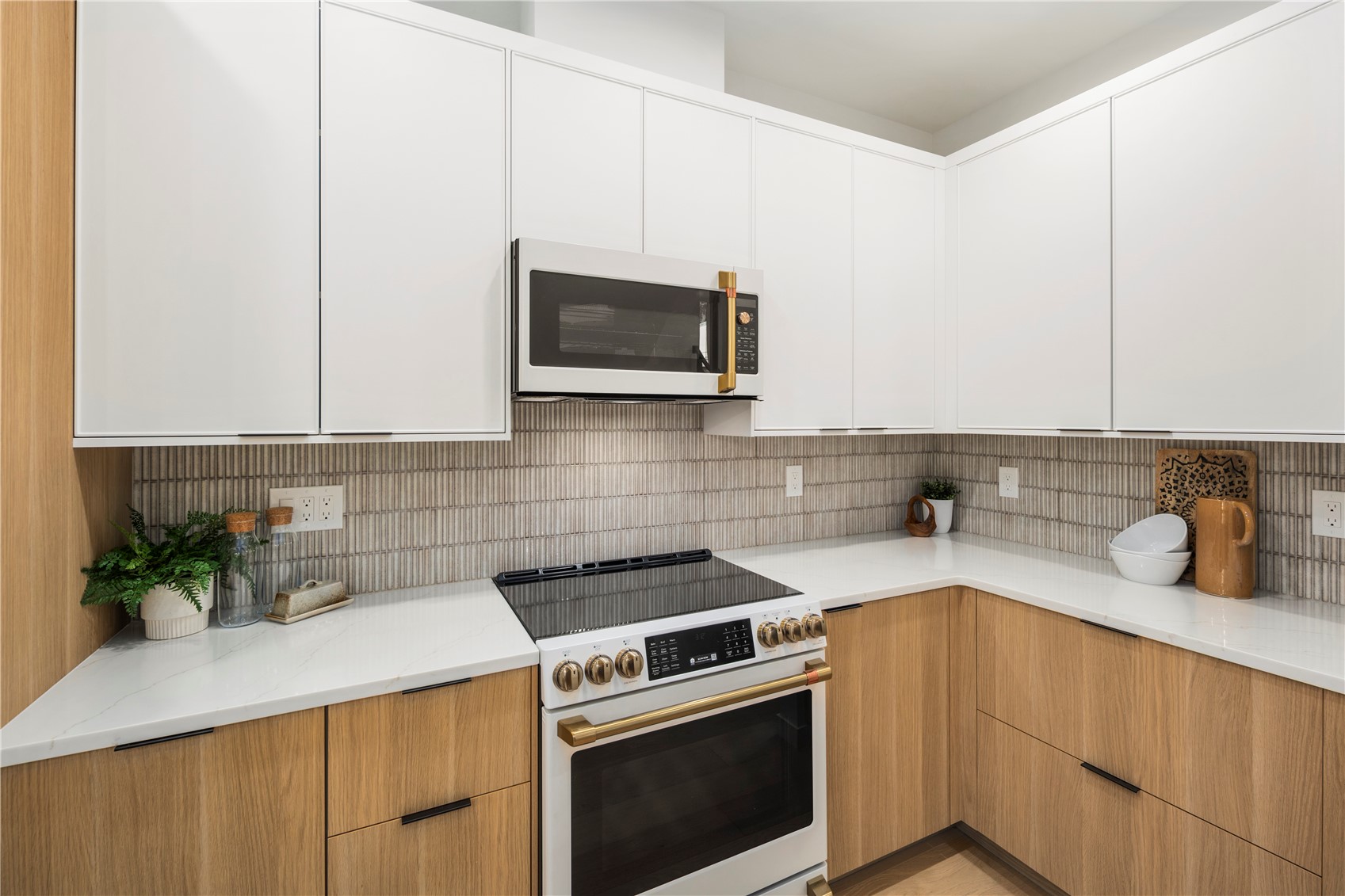 4121 B Chilberg Avenue Southwest Seattle, WA 98116 - Photo 6 of 29 a kitchen with a stove microwave and sink