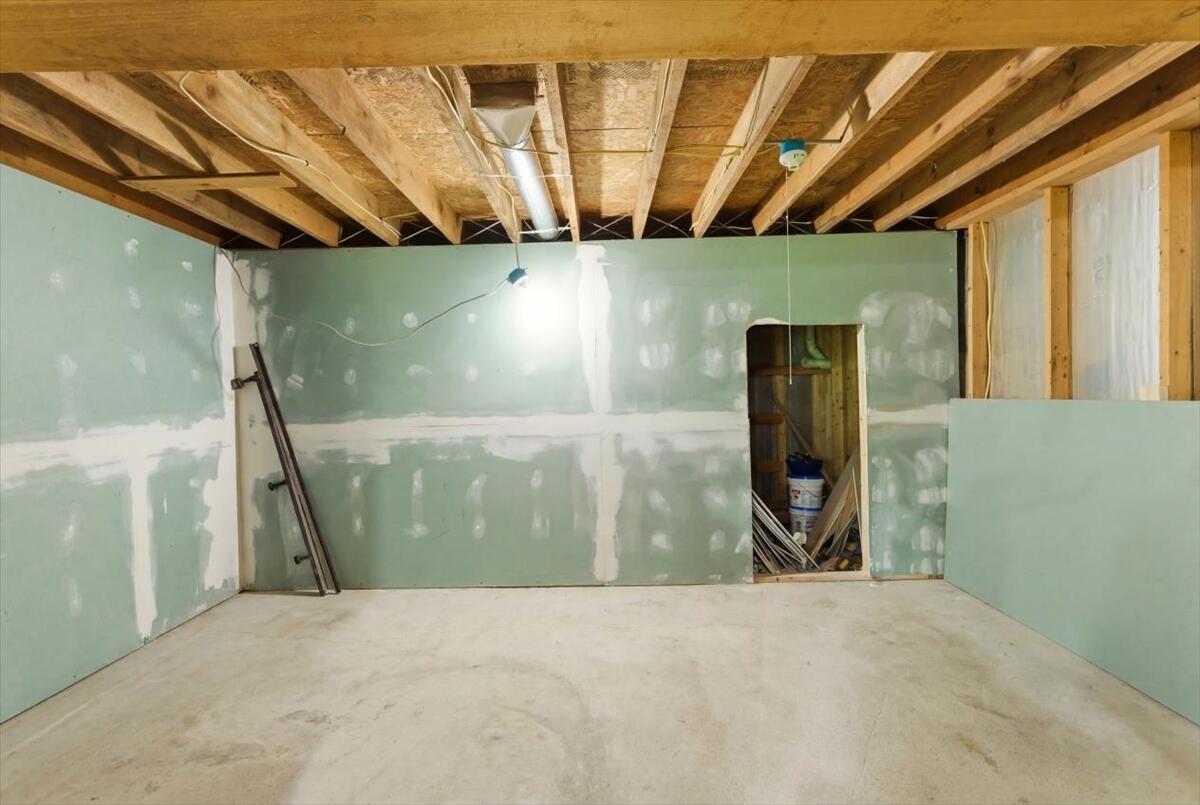 139 Lloyd Road Anson, ME 04911 - Photo 33 of 91 Basement Bonus Room