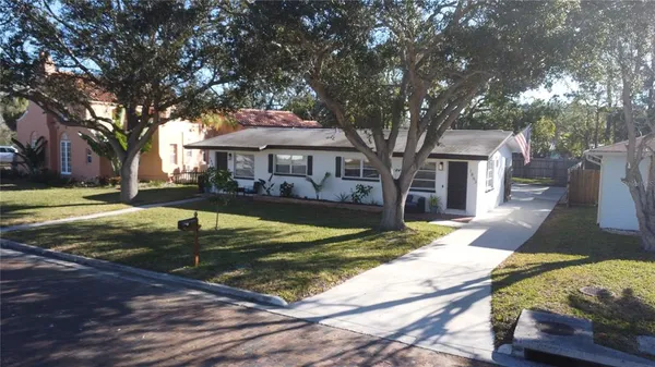 a view of a yard in front of house
