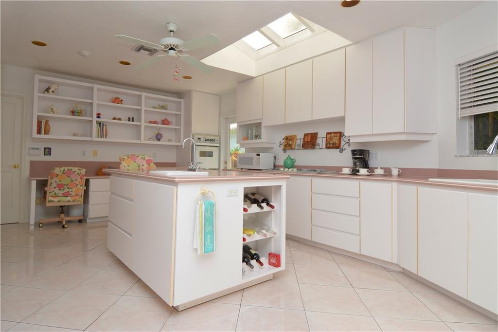 1457 Southeast Riverside Drive Stuart, FL 34996 - Photo 9 of 34 Gallery Image 9