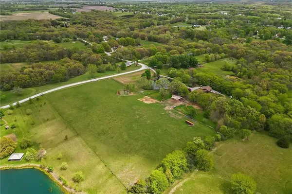 $924,900 | 3389 Southeast Old Barn Lane, Holt, MO 64048