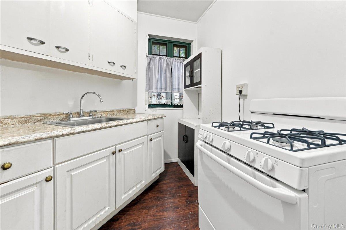 1589 Unionport Road, Unit ME Bronx, NY 10462 - Photo 6 of 16 Gallery Image 6