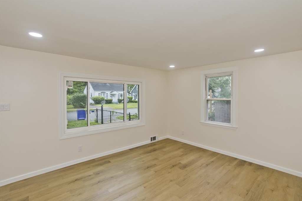 102 San Miguel Street Springfield, MA 01104 - Photo 6 of 37