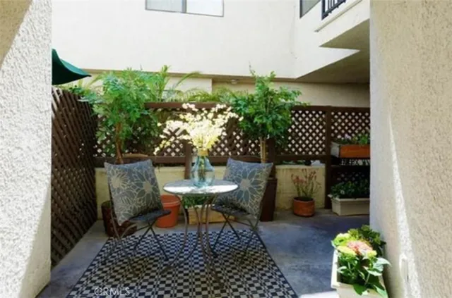 $3,749 | 315 Raymond Avenue, Unit 8, Glendale, CA 91201