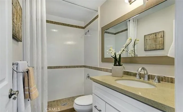 $3,749 | 315 Raymond Avenue, Unit 8, Glendale, CA 91201