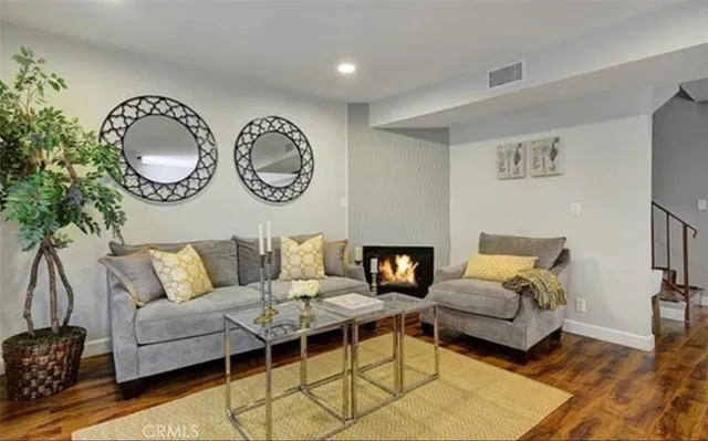 $3,749 | 315 Raymond Avenue, Unit 8, Glendale, CA 91201