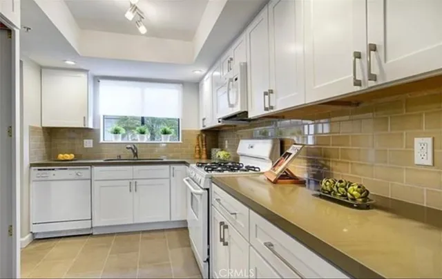 $3,749 | 315 Raymond Avenue, Unit 8, Glendale, CA 91201