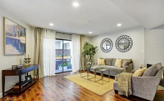 $3,749 | 315 Raymond Avenue, Unit 8, Glendale, CA 91201