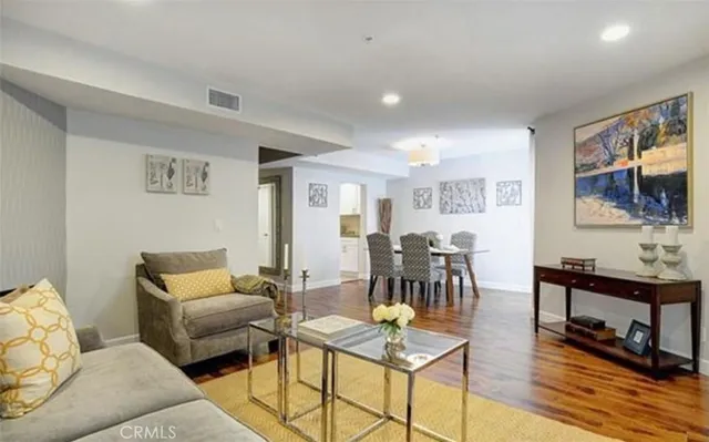 $3,749 | 315 Raymond Avenue, Unit 8, Glendale, CA 91201