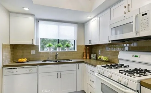 $3,749 | 315 Raymond Avenue, Unit 8, Glendale, CA 91201