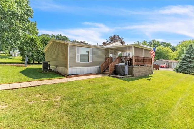 a view of a house with backyard and garden
