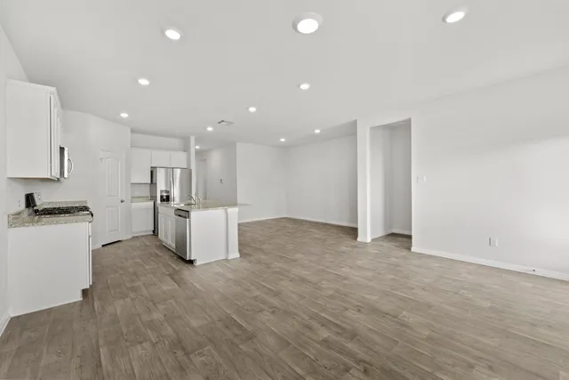 $2,200 | 411 Town Lk Bend, Kyle, TX 78640