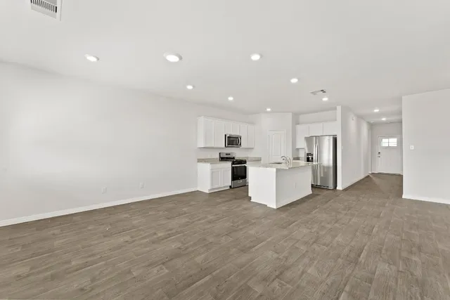 $2,200 | 411 Town Lk Bend, Kyle, TX 78640