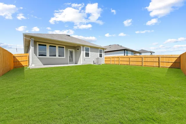 $2,200 | 411 Town Lk Bend, Kyle, TX 78640