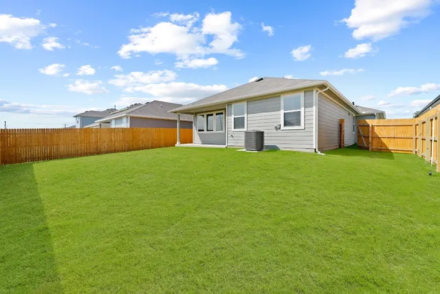 $2,200 | 411 Town Lk Bend, Kyle, TX 78640