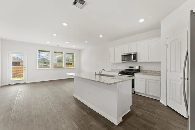 $2,200 | 411 Town Lk Bend, Kyle, TX 78640