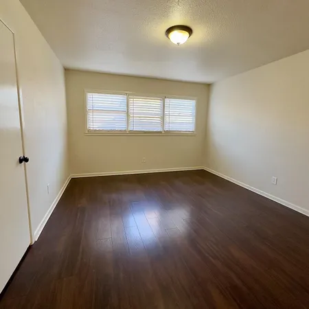 $1,600 | 5411 9th Street, Lubbock, TX 79416