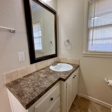 $1,600 | 5411 9th Street, Lubbock, TX 79416