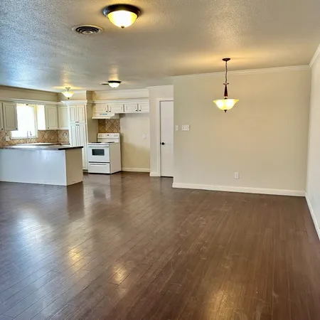 $1,600 | 5411 9th Street, Lubbock, TX 79416