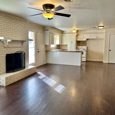 $1,600 | 5411 9th Street, Lubbock, TX 79416