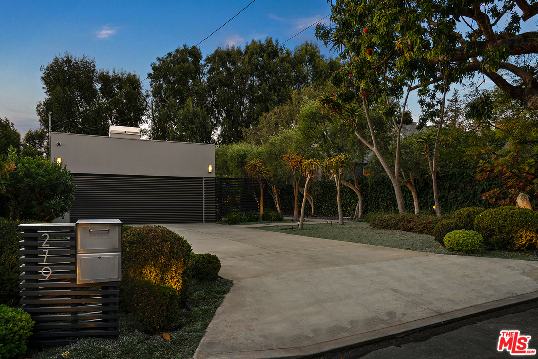 279 South Westgate Avenue Los Angeles, CA 90049 - Photo 2 of 36