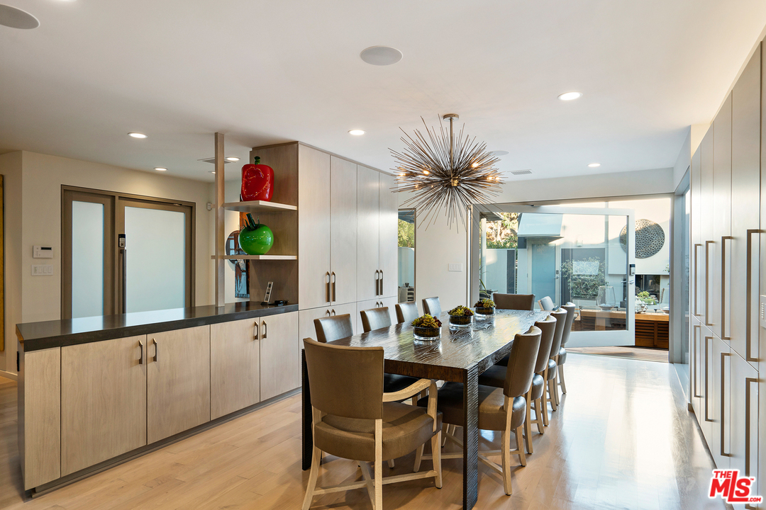 279 South Westgate Avenue Los Angeles, CA 90049 - Photo 11 of 36