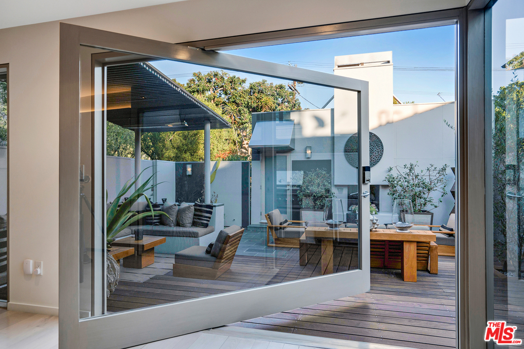 279 South Westgate Avenue Los Angeles, CA 90049 - Photo 12 of 36