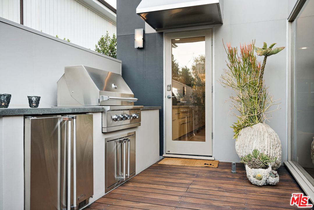 279 South Westgate Avenue Los Angeles, CA 90049 - Photo 14 of 36