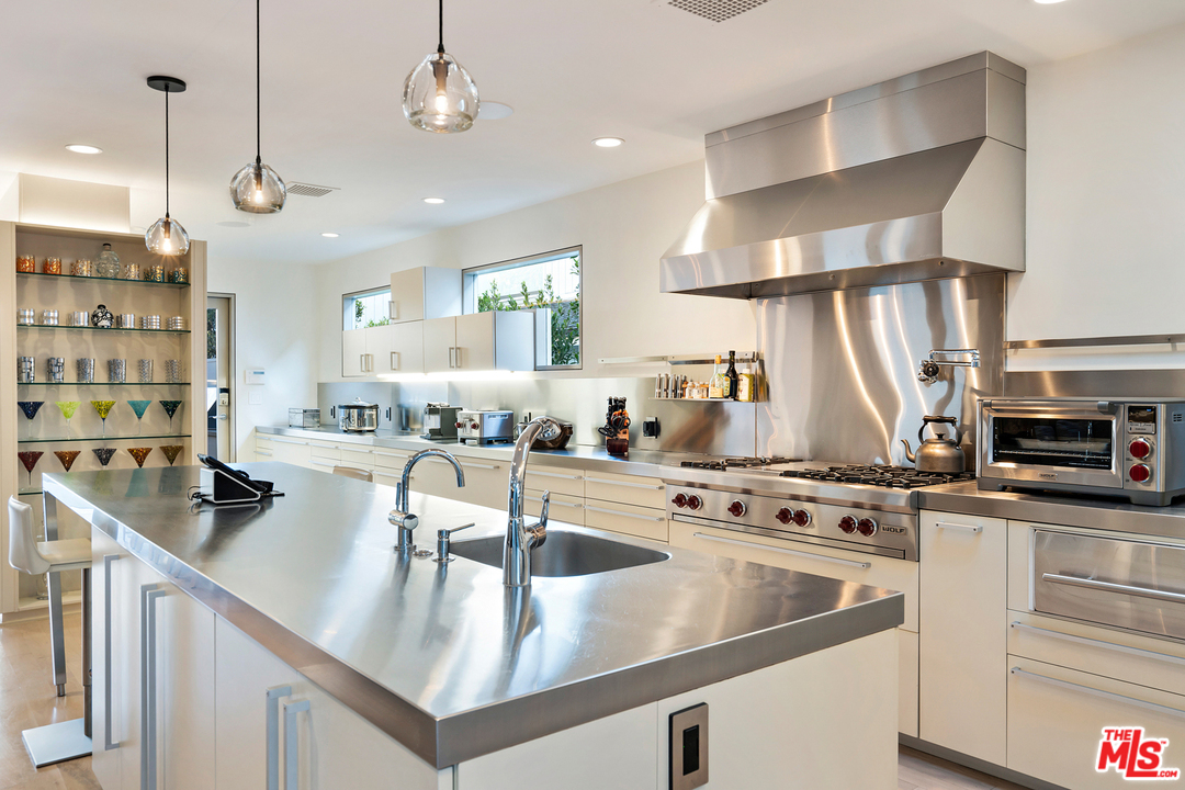 279 South Westgate Avenue Los Angeles, CA 90049 - Photo 16 of 36