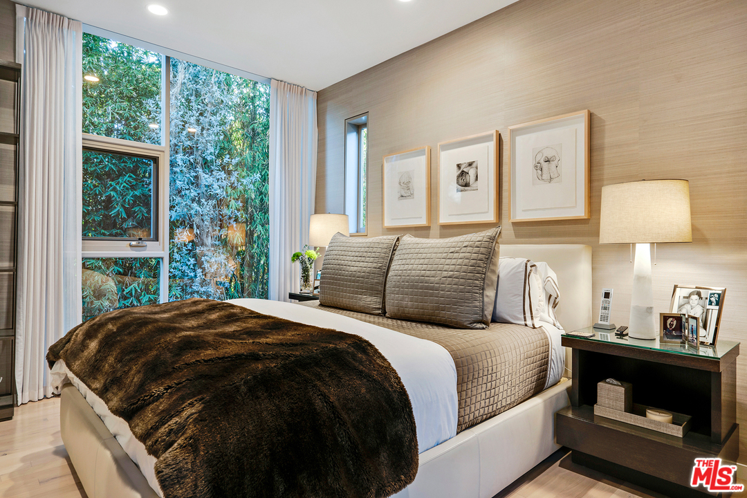 279 South Westgate Avenue Los Angeles, CA 90049 - Photo 19 of 36