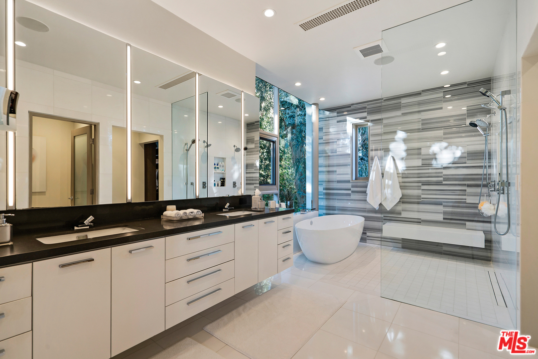 279 South Westgate Avenue Los Angeles, CA 90049 - Photo 29 of 36