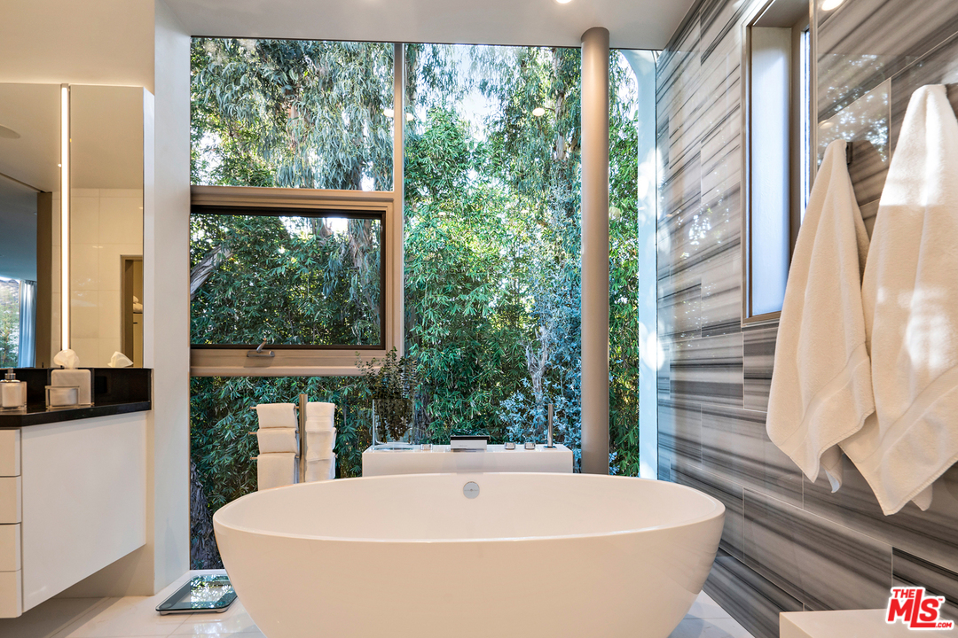 279 South Westgate Avenue Los Angeles, CA 90049 - Photo 30 of 36