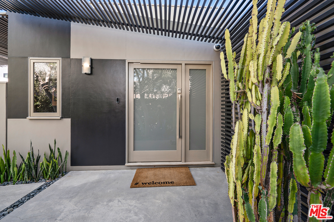 279 South Westgate Avenue Los Angeles, CA 90049 - Photo 4 of 36