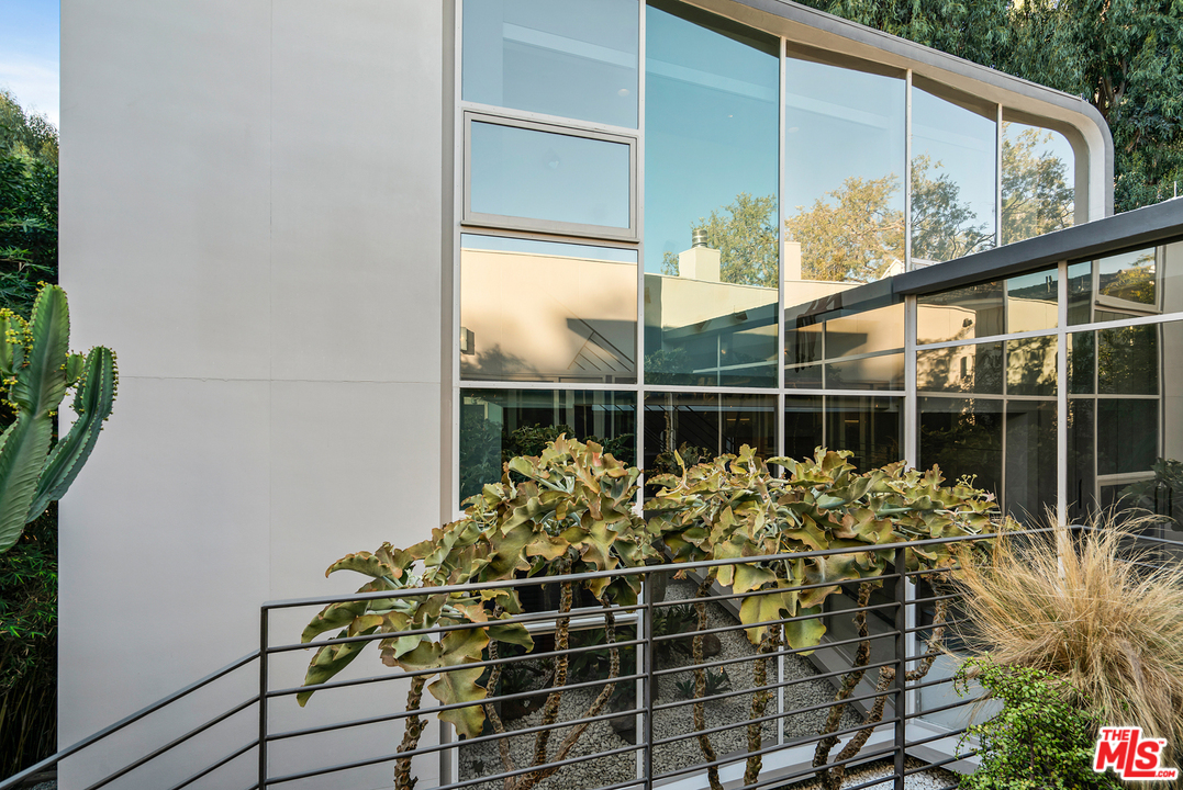 279 South Westgate Avenue Los Angeles, CA 90049 - Photo 32 of 36