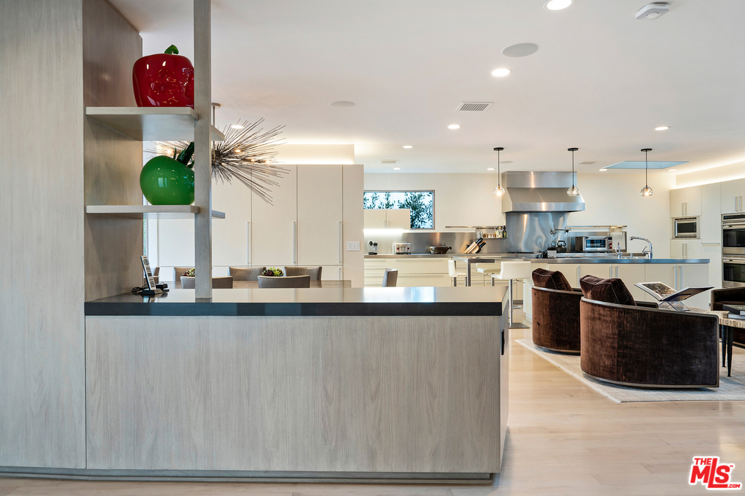 279 South Westgate Avenue Los Angeles, CA 90049 - Photo 5 of 36