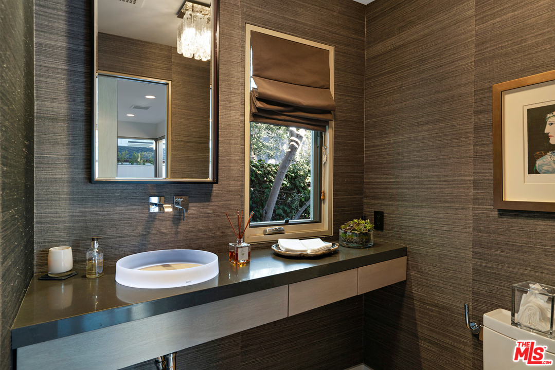 279 South Westgate Avenue Los Angeles, CA 90049 - Photo 6 of 36