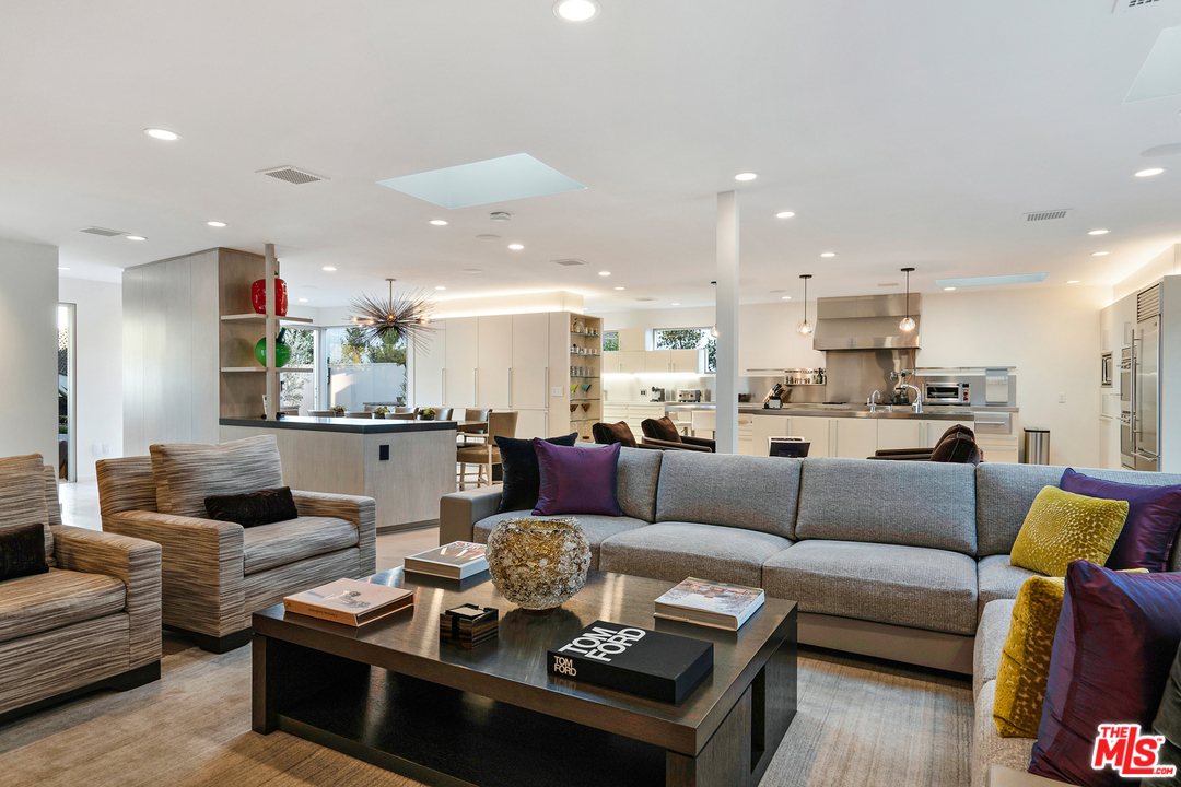 279 South Westgate Avenue Los Angeles, CA 90049 - Photo 8 of 36