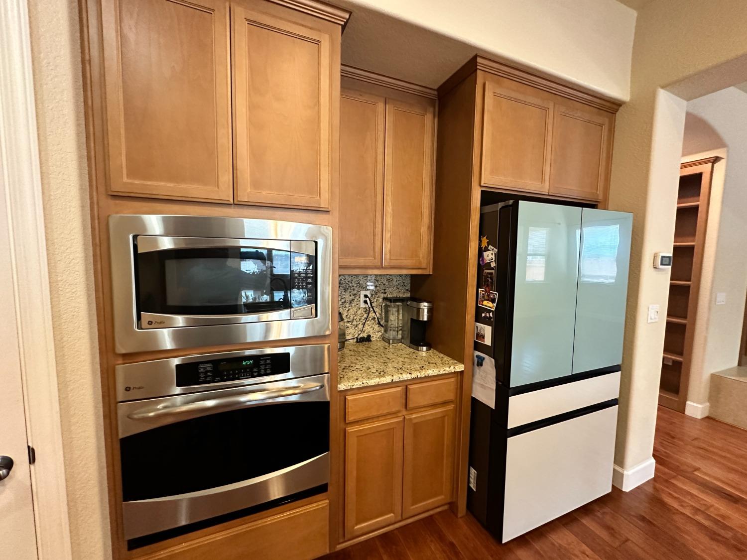 1040 Birch Run Way Manteca, CA 95336 - Photo 18 of 52 a kitchen with appliances and cabinets