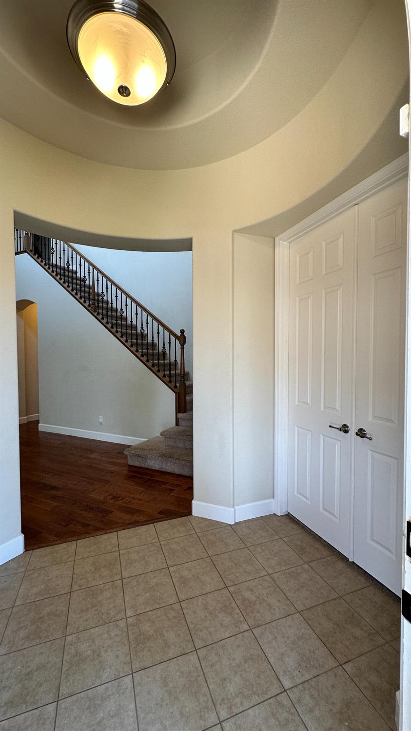 1040 Birch Run Way Manteca, CA 95336 - Photo 3 of 52 a view of an entryway