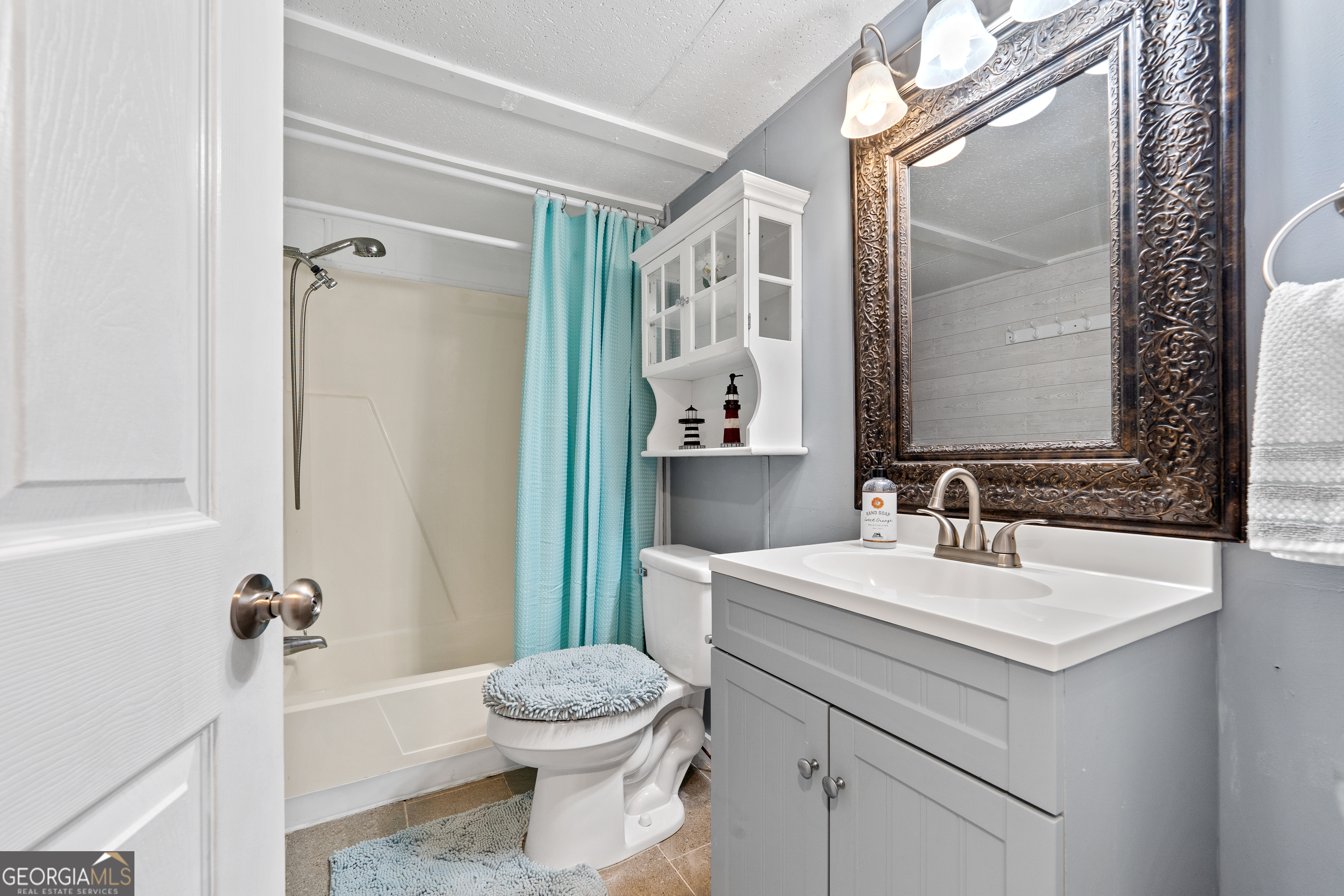 321 Barbara Point Road Sparta, GA 31087 - Photo 26 of 55 a bathroom with a sink toilet and shower