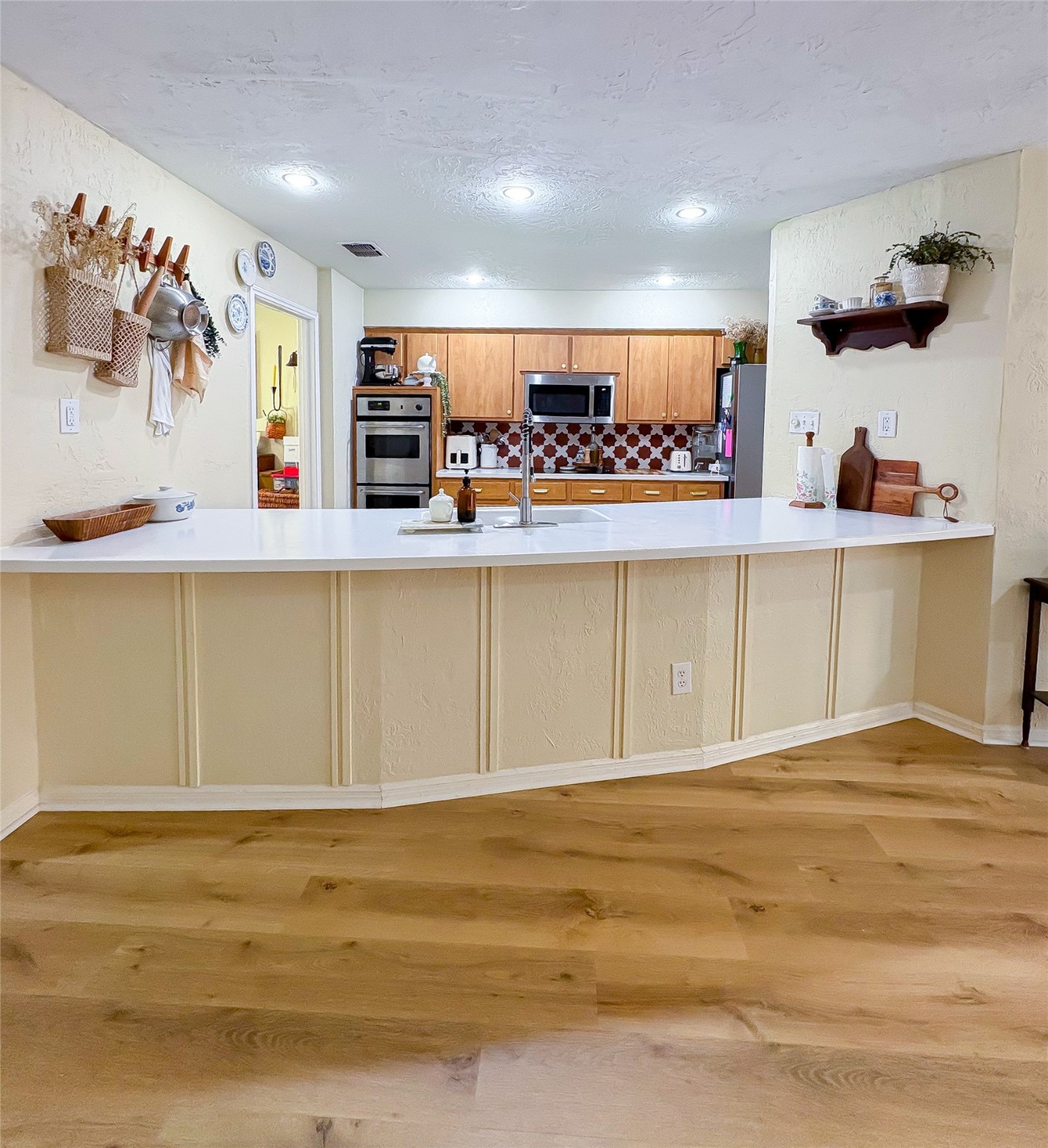 738 Thicket Lane Houston, TX 77079 - Photo 4 of 20 a view of a kitchen