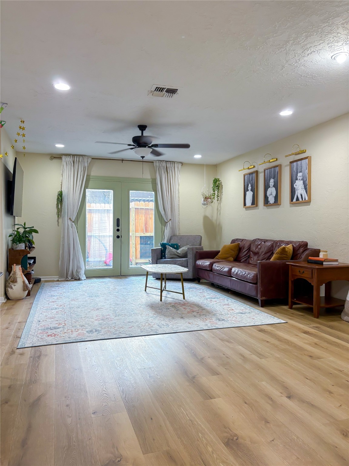 738 Thicket Lane Houston, TX 77079 - Photo 5 of 20 a living room with furniture