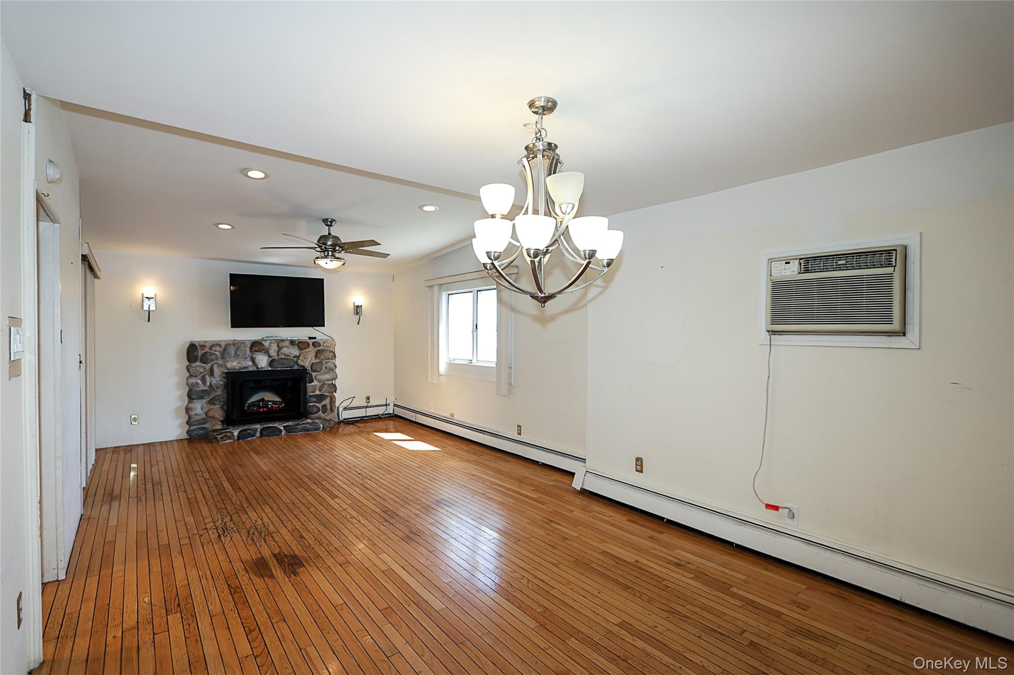 20 East Clearwater Road Lindenhurst, NY 11757 - Photo 14 of 41