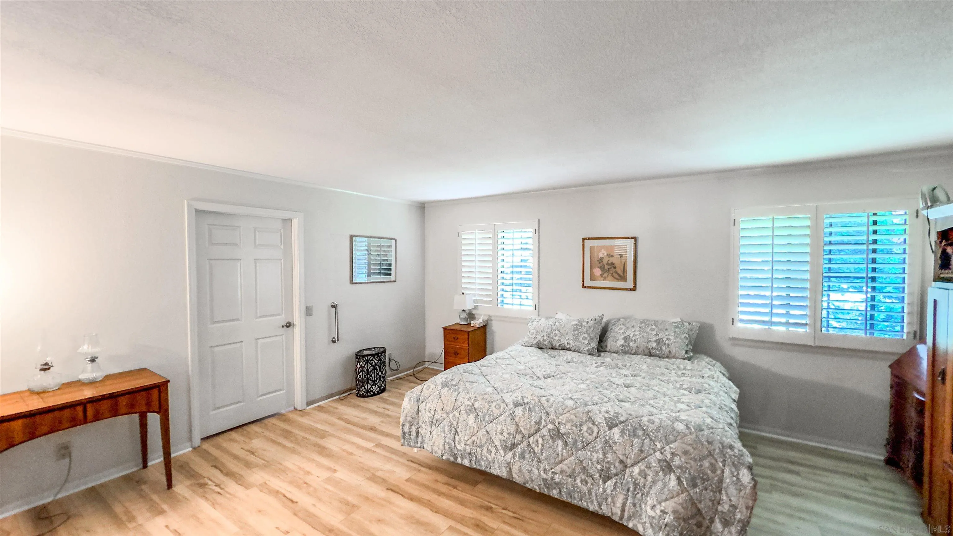 3675 Northcliff Drive Fallbrook, CA 92028 - Photo 21 of 37 a bedroom with a bed and wooden floor