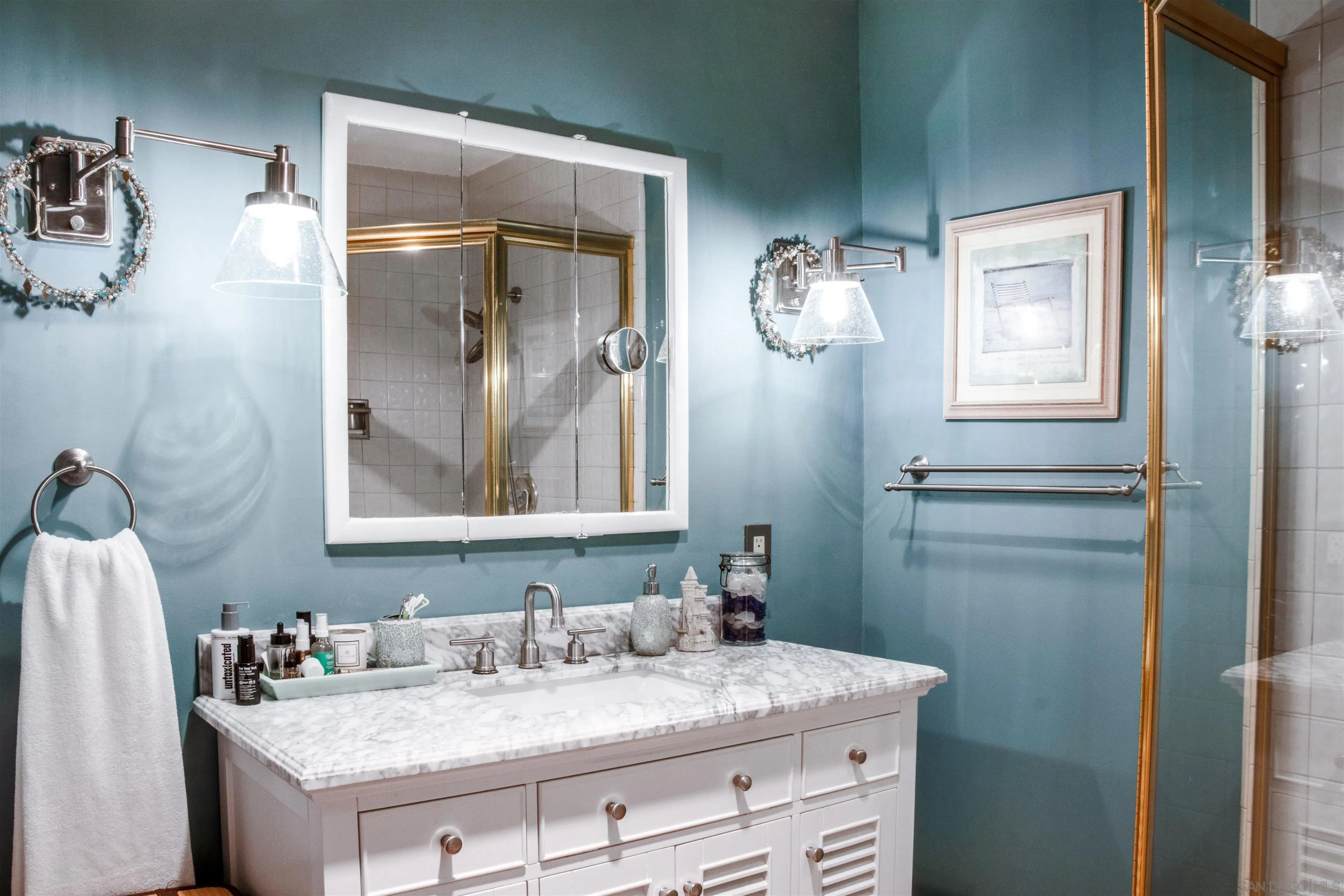 3675 Northcliff Drive Fallbrook, CA 92028 - Photo 26 of 37 a bathroom with a sink vanity and a mirror