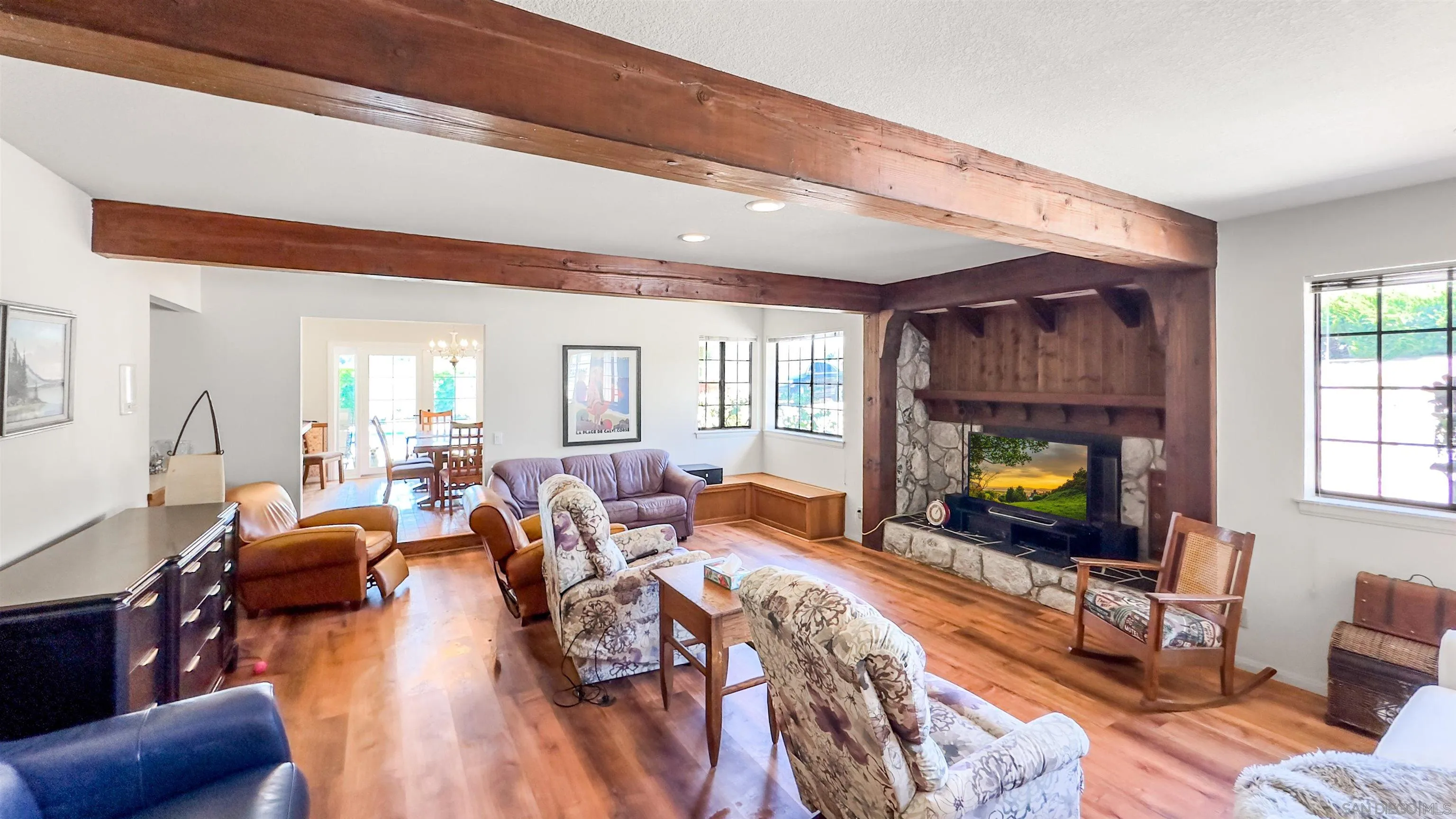 3675 Northcliff Drive Fallbrook, CA 92028 - Photo 9 of 37 a living room with furniture and a flat screen tv