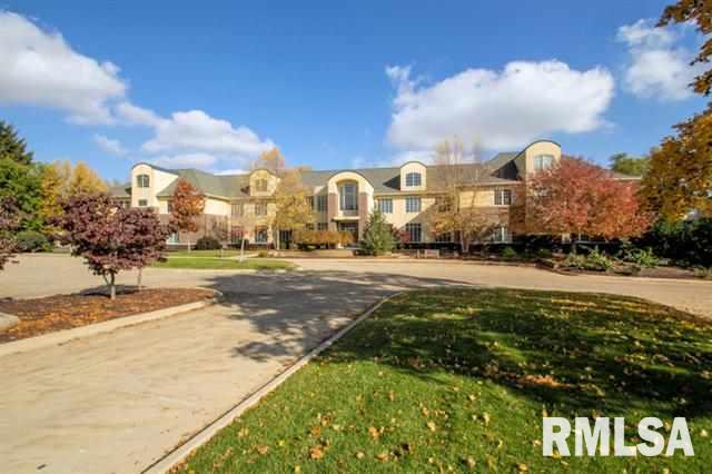 6215 Utica Ridge Road Davenport, IA 52807 - Photo 6 of 14 Gallery Image 6