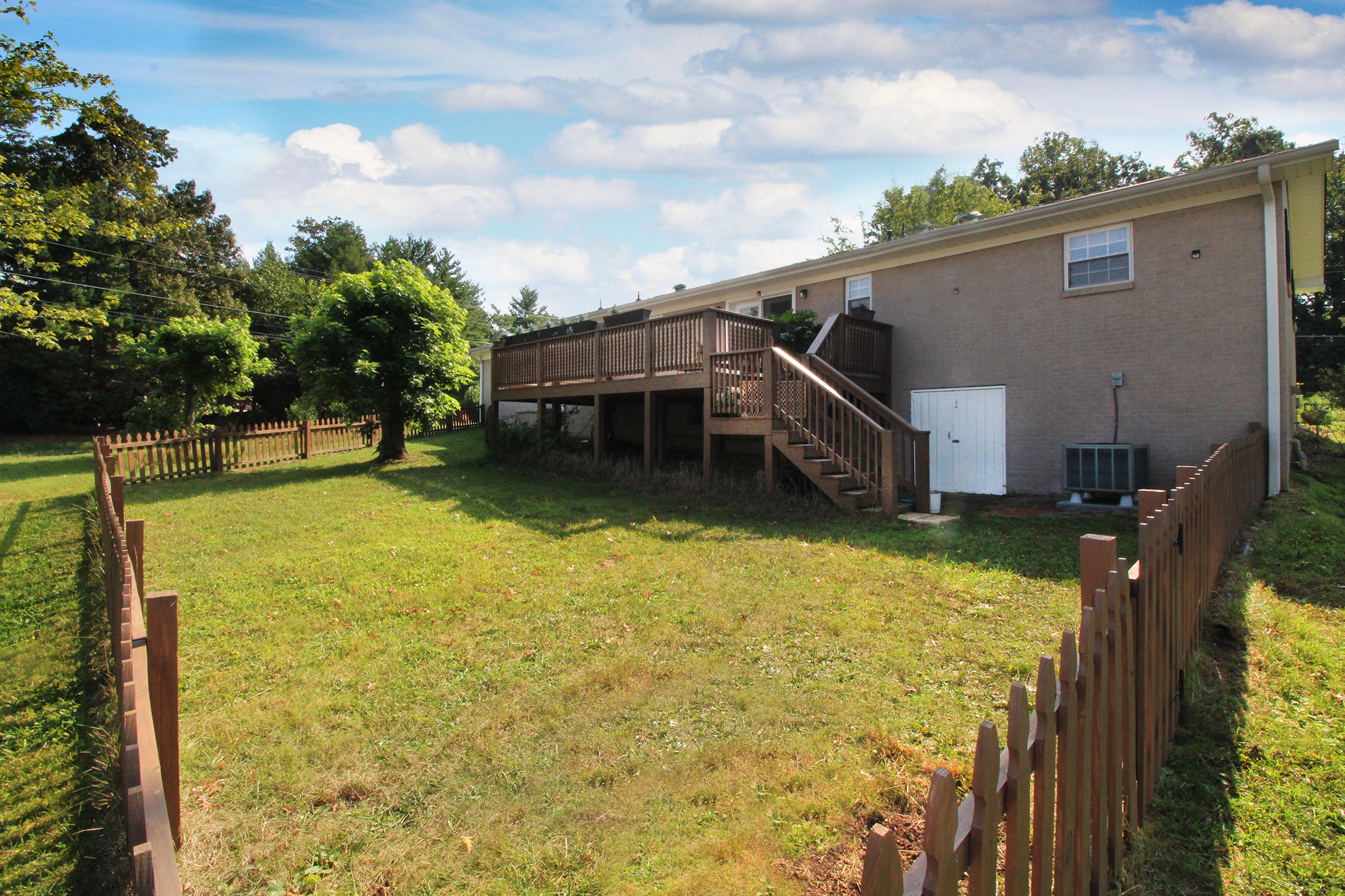 500 Smith Road Knoxville, TN 37934 - Photo 22 of 27 enclosed play yard
