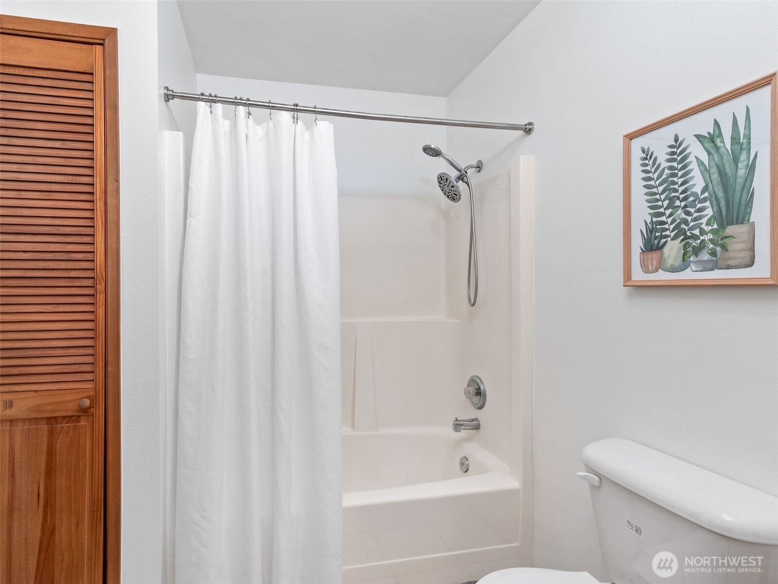 919 43rd Street Port Townsend, WA 98368 - Photo 14 of 28 a bath room with a toilet and a bath tub