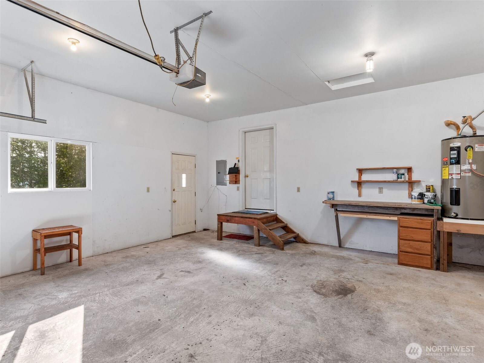919 43rd Street Port Townsend, WA 98368 - Photo 20 of 28 a living room with furniture and a couch